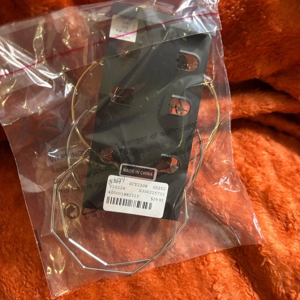 5 pairs of earrings, 1 set of 3 bracelets, 2 of the same necklace. All *NEW*!!! - Picture 11 of 14